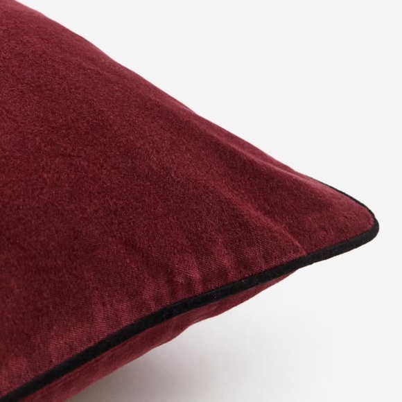 New H&M Velvet Pillow Cover - Picture 1 of 2